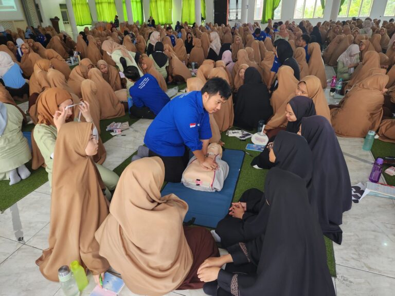 Pelatihan Basic Life Support (BLS): Upaya Efektif Meningkatkan Pengetahuan Siswa SMA dalam Menangani Henti Jantung: Studi oleh Indah Dwi Pratiwi
