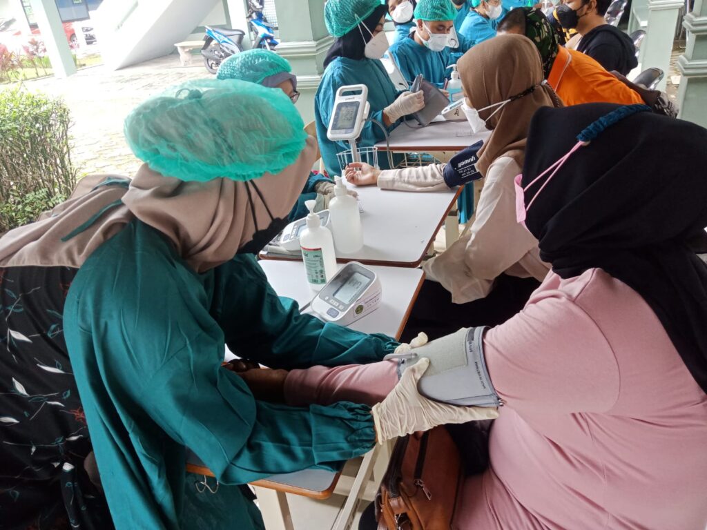 Mahasiswa Ners FIKES UMM, Bantu Pemerintah Kota Malang Dan PPNI Dalam Percepatan Vaksinasi Booster