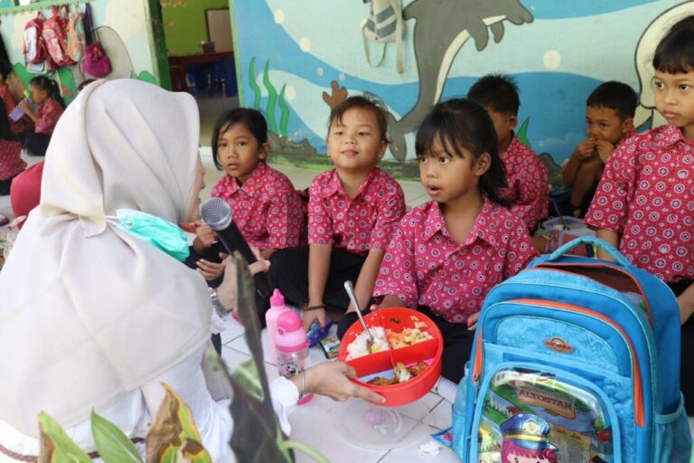 Program UKS untuk Meningkatkan Kesehatan Anak di Sekolah melalui Gizi Seimbang dan Screening Kesehatan